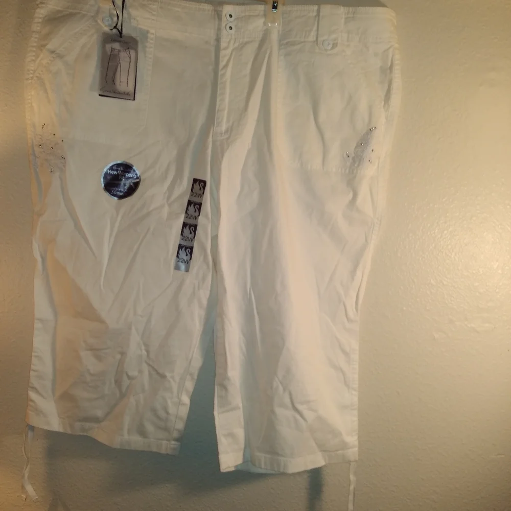 Gloria Vanderbilt plus size - Picture 3 of 7